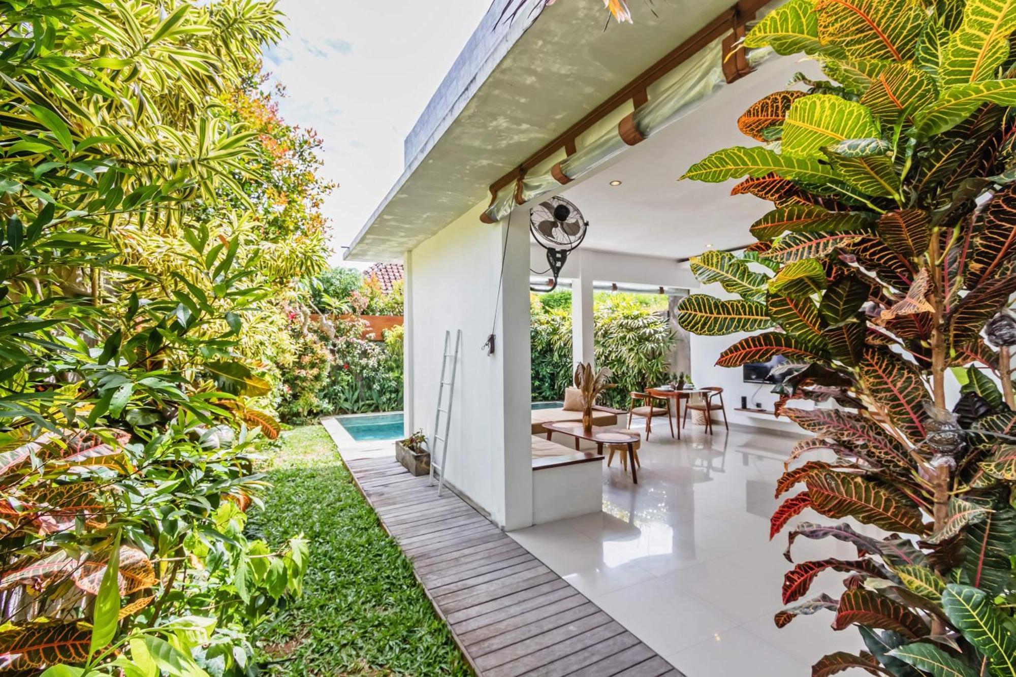 Adorable 1Br Villas In The Herat Of Seminyak Экстерьер фото